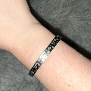 🚨DESIGNER INSPIRED SILVER MONOGRAMMED BANGLE!